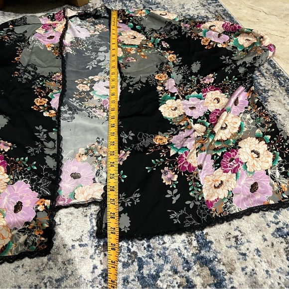 Torrid Black & Multi-Colored Floral Kimono Size 3X - Picture 6 of 6